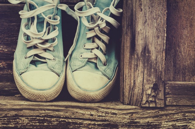 Cara mengatasi kaki pecah-pecah dengan menggunakan sepatu yang tepat
