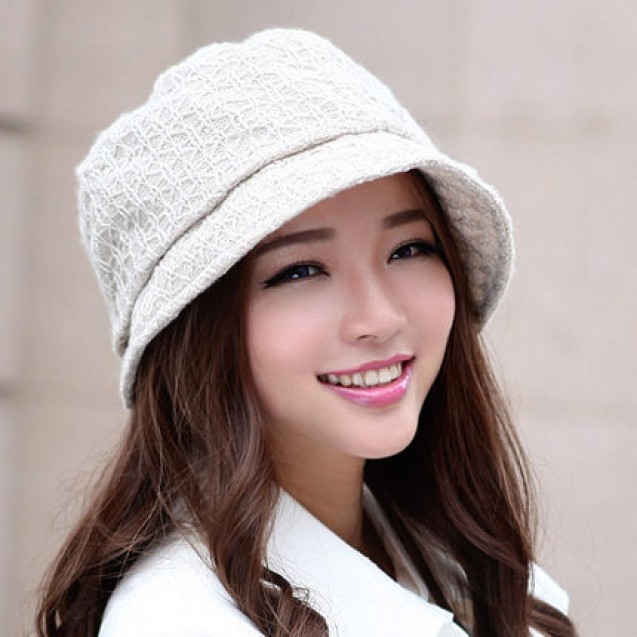 Inspirasi outfit dengan bucket hat