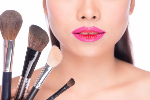 Tren warna lipstik two tone