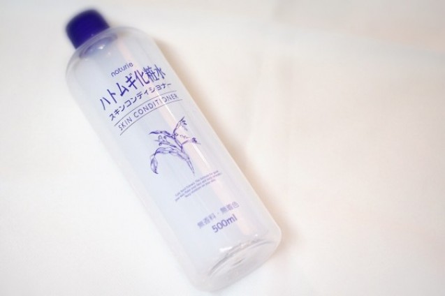 Cara menghilangkan jerawat dengan Naturie Hatomugi Lotion