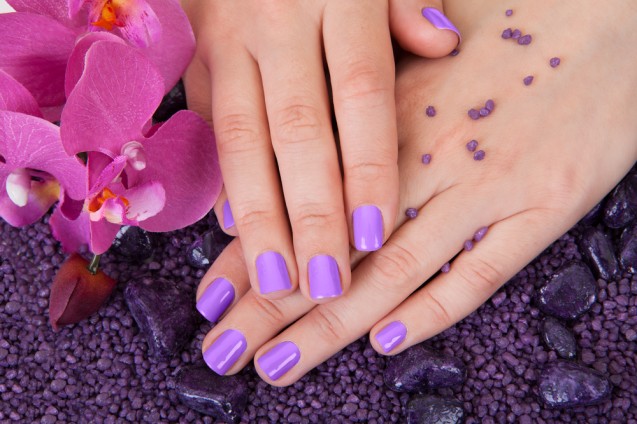 Warna kutek kuku lavender untuk musim semi