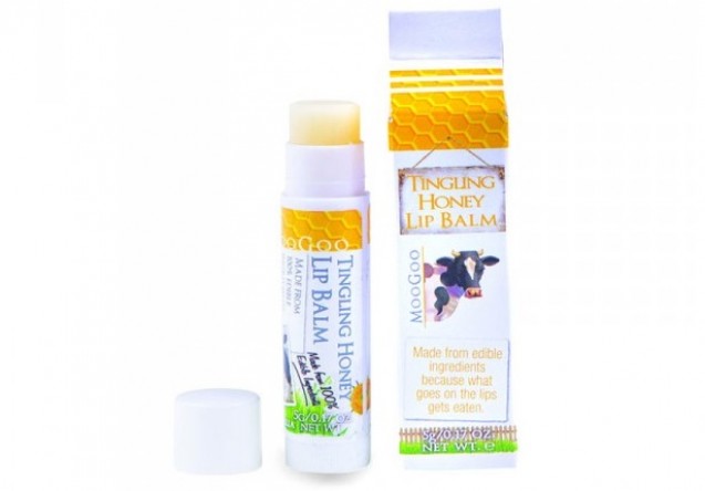 Gunakan lip balm untuk membuat bibir seksi