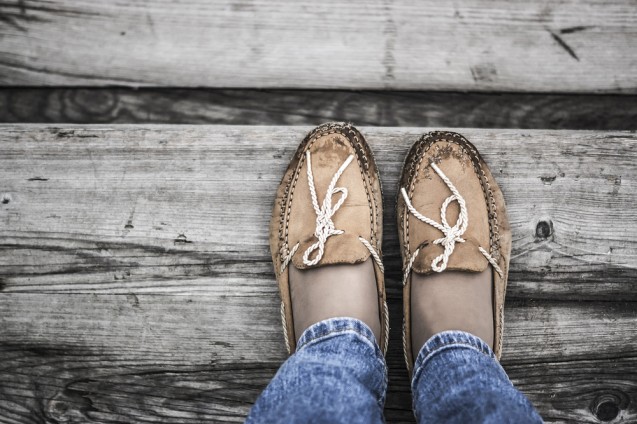 Sepatu suede basah