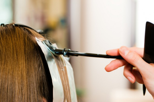 Mewarnai rambut