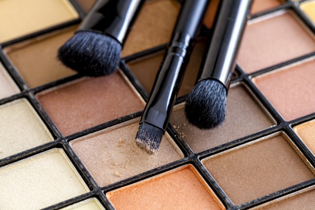 Warna nude eyeshadow