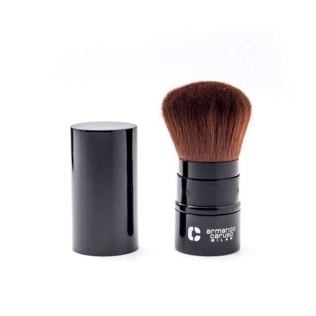 Kabuki brush