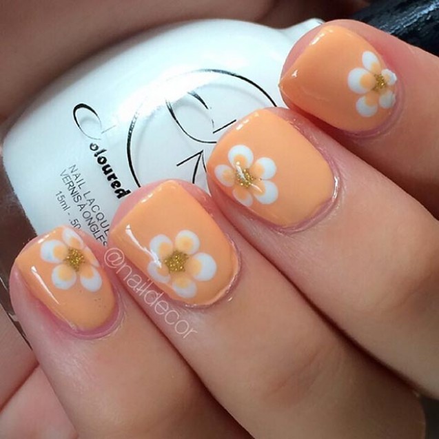 Nail art bunga