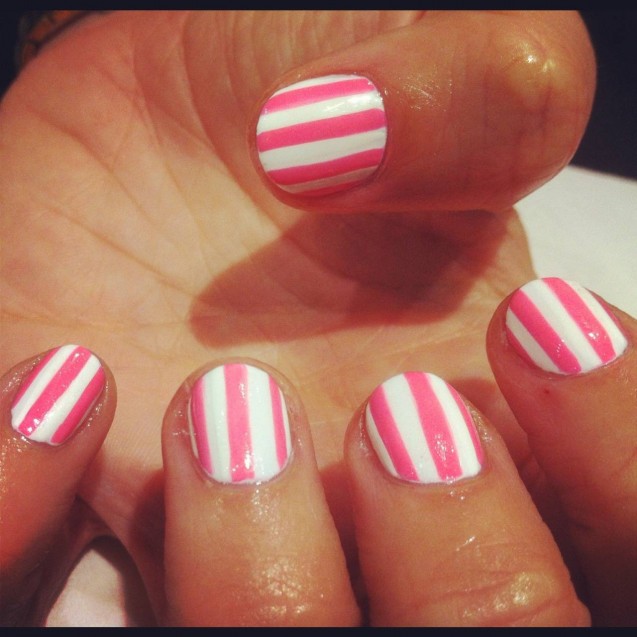 Nail art candy stripes