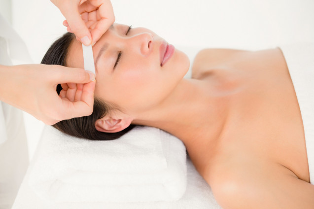 waxing eyebrow