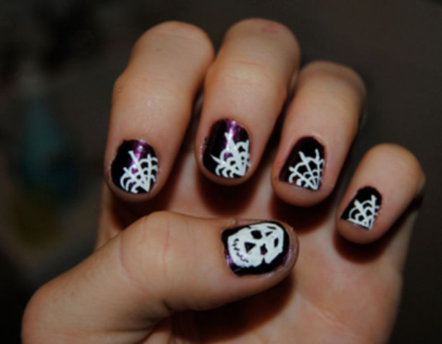 Nail art skull