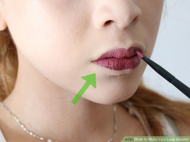 Memulaskan lipstik