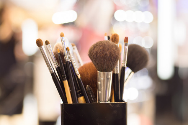 Brush makeup