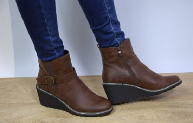 Boots woman