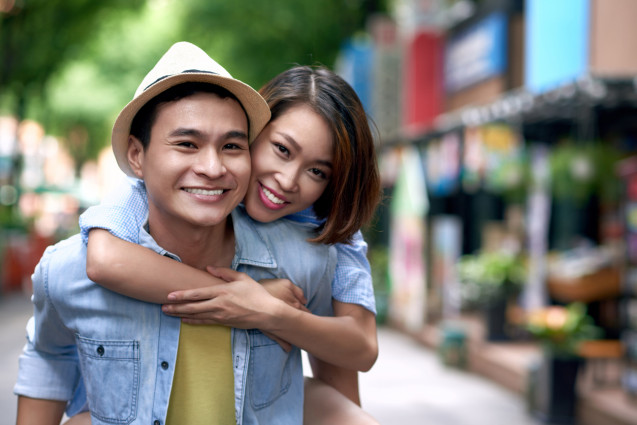 Pasangan mengungkapkan cinta