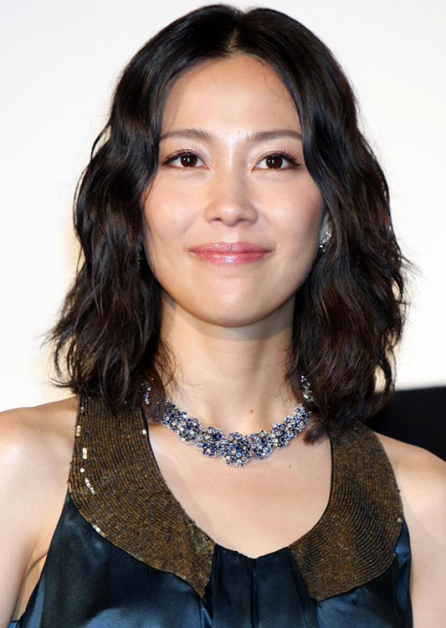 Wavy lob hair