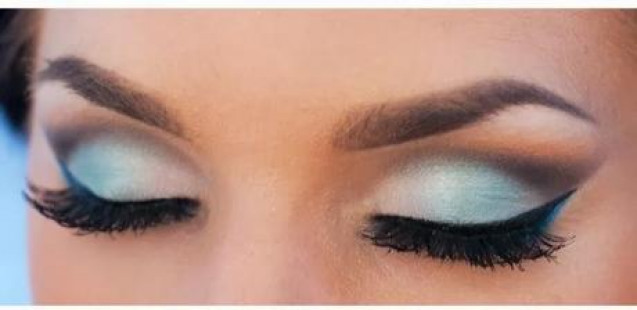 Blue eyeshadow 
