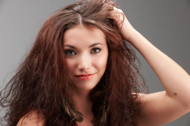 Mengganti belahan rambut