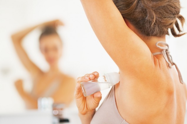 Menggunakan deodoran natural
